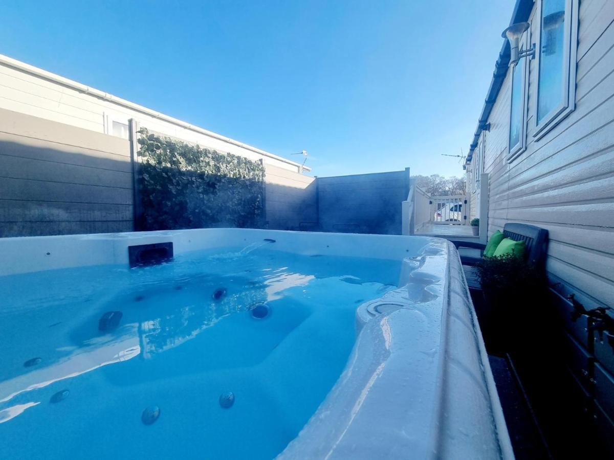 Apple Tree Lodge Hot Tub 3 Bedroom 2 Bars Морпет Екстериор снимка