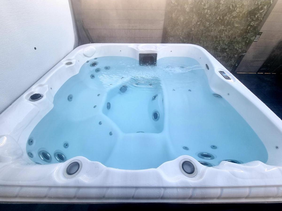 Apple Tree Lodge Hot Tub 3 Bedroom 2 Bars Морпет Екстериор снимка