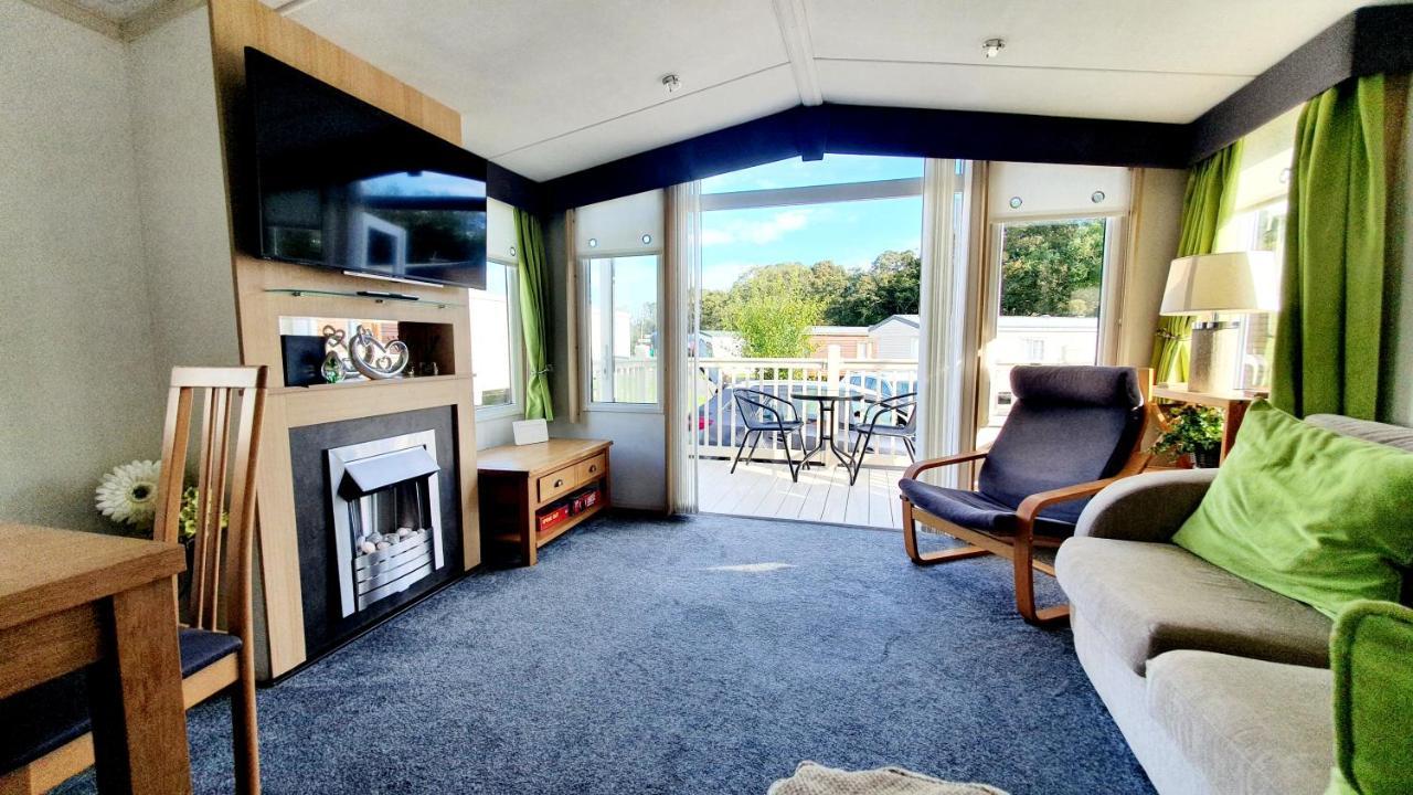 Apple Tree Lodge Hot Tub 3 Bedroom 2 Bars Морпет Екстериор снимка