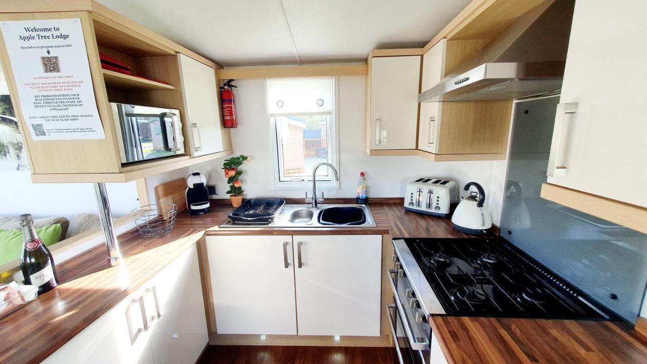 Apple Tree Lodge Hot Tub 3 Bedroom 2 Bars Морпет Екстериор снимка