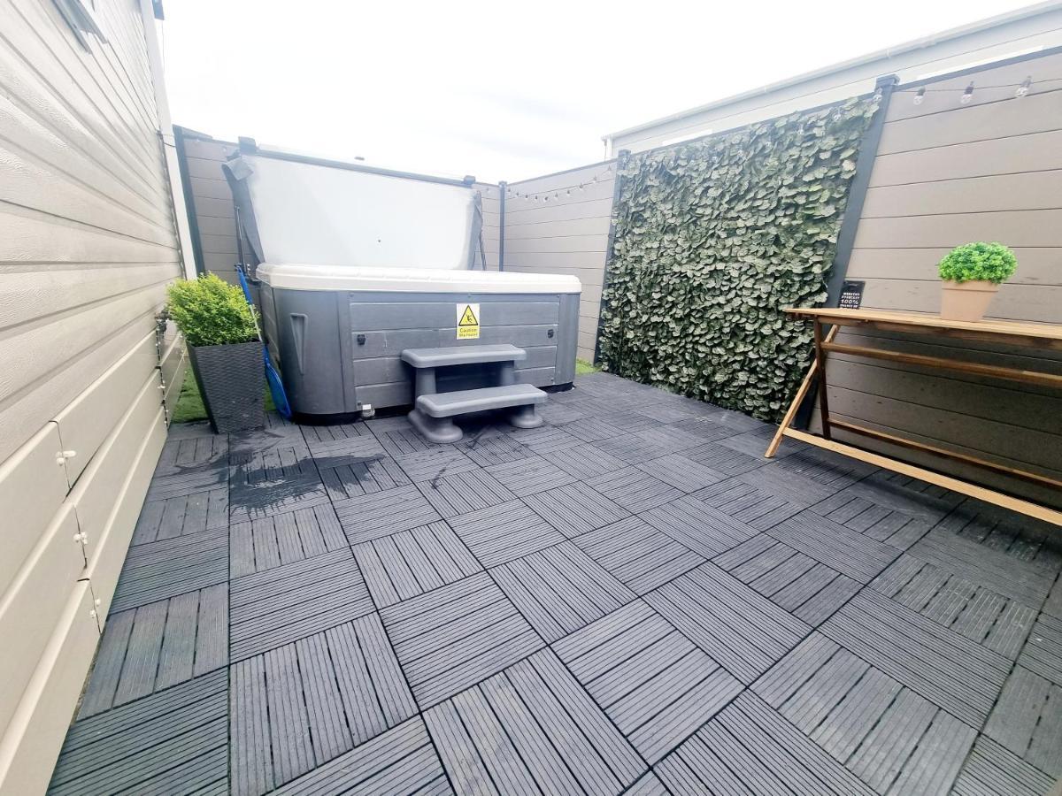 Apple Tree Lodge Hot Tub 3 Bedroom 2 Bars Морпет Екстериор снимка