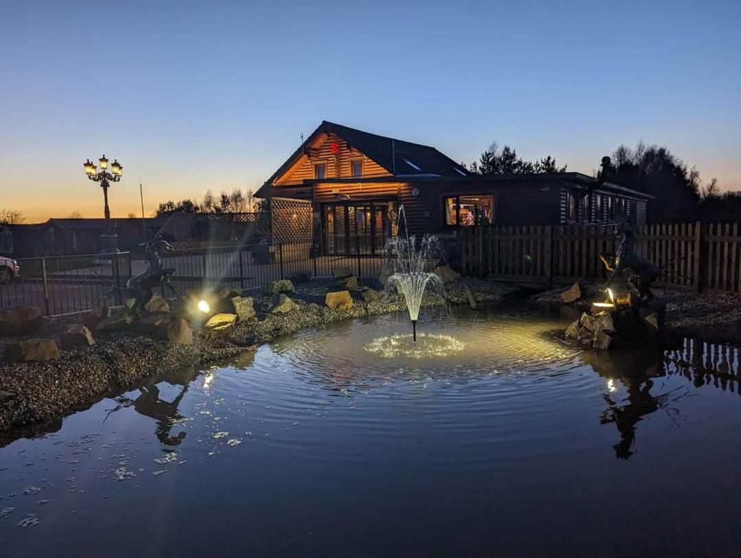 Apple Tree Lodge Hot Tub 3 Bedroom 2 Bars Морпет Екстериор снимка